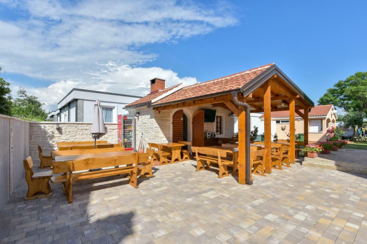Bungalov Medanic - Private Pool Privlaka  Exterior photo